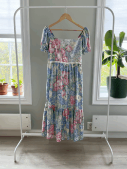Gunne Sax geïnspireerde jurk met gekleurde bloemen