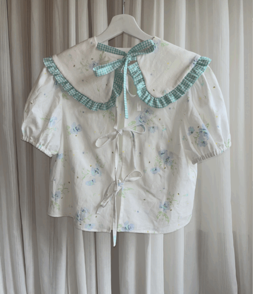 Vintage inspired blouse wit met blauwe bloemen