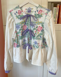 Blouse met striksluiting met bloemen en ruitjes