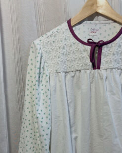 Alternative view of Blouse met kant detail